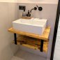 Preview: Waschtischunterschrank im Bad. Holz / Massivholz / Altholz, Stahlträger schwarz, Aufsatzwaschtisch weiß, schwarze Wand-Auslaufarmatur